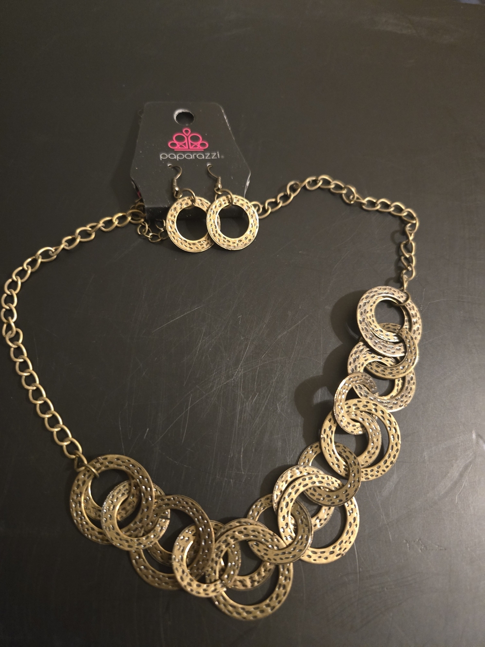 paparazzi Gold Textured Interlocking Circle Necklace and Earrings